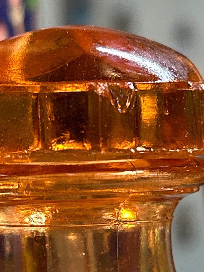 Petite carafe flacon verre facetté