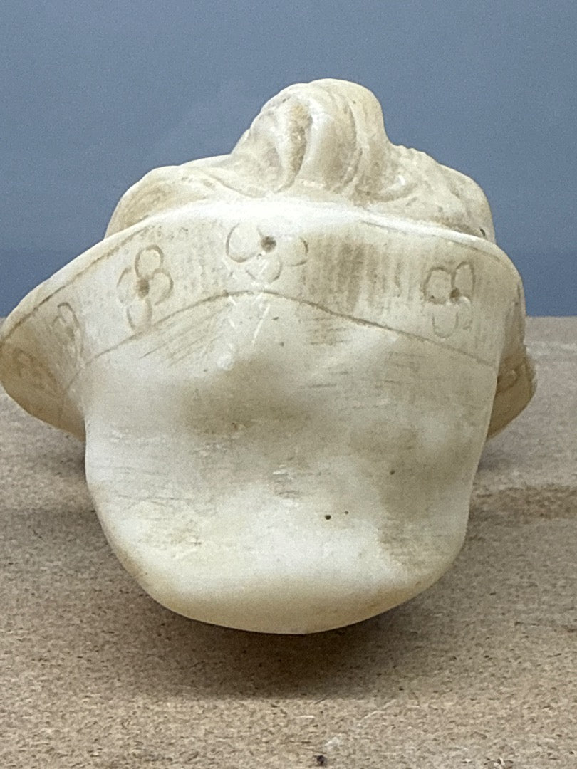 Buste – C. Bécchi – Ornement – Fillette en albâtre