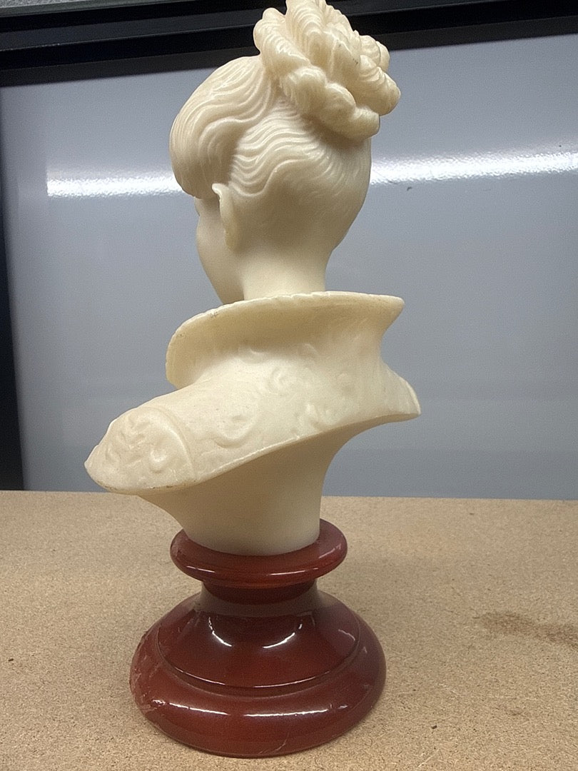 Buste de femme – albâtre ou pierre sculptée – Ornements – Vintage ivoire socle rouge