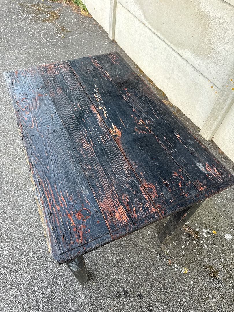Table de ferme – Artisanale – Mobilier – Bois noir patiné