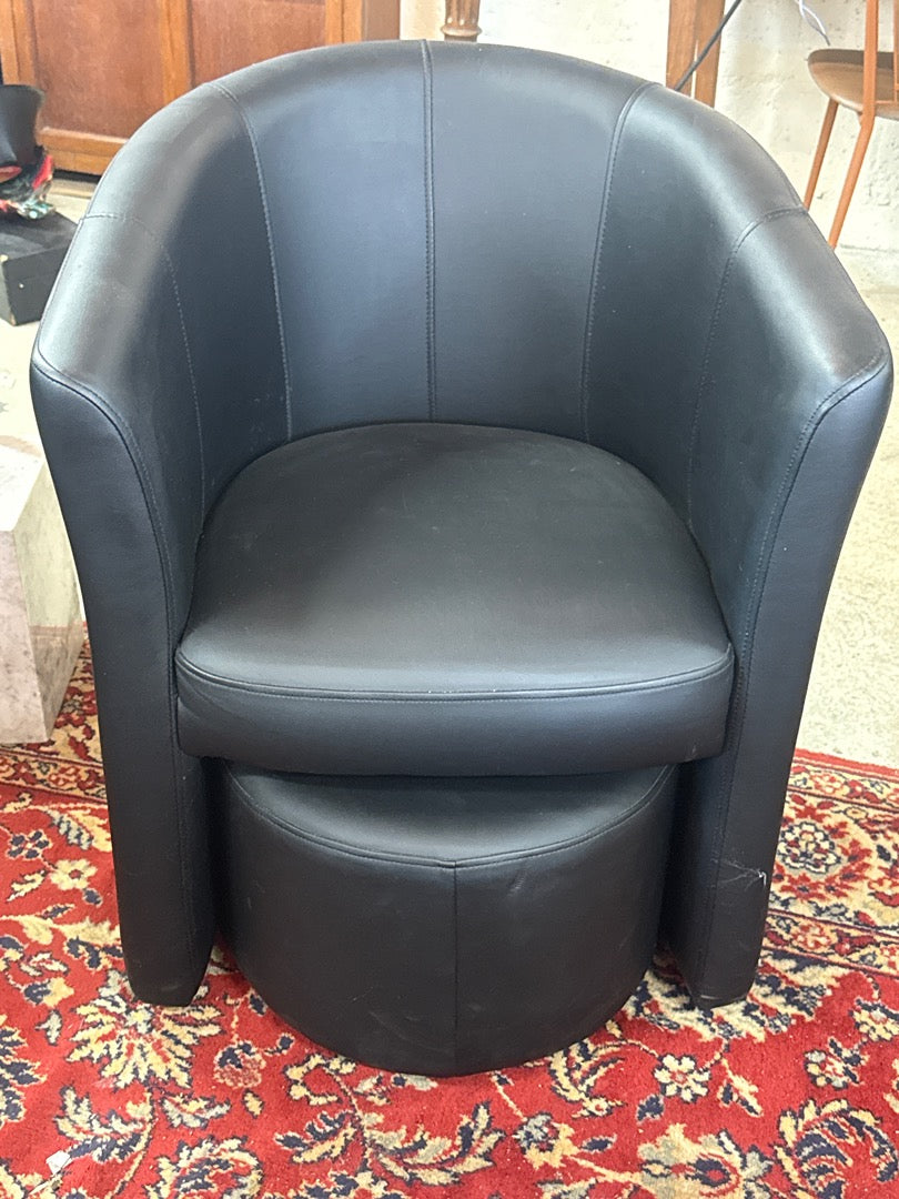 Fauteuil club noir avec repose-pieds – Cuir synthétique