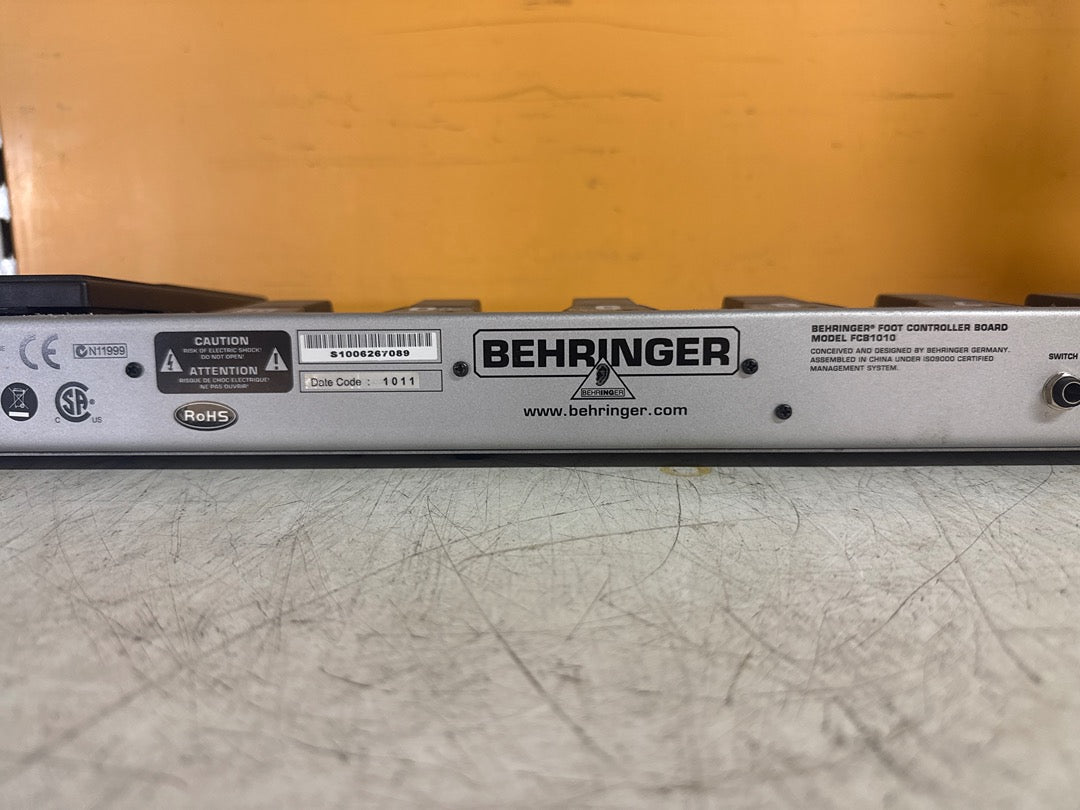 Pédalier Midi Behringer Fcb1010 Pédale d'effets Avec housse Rockbag