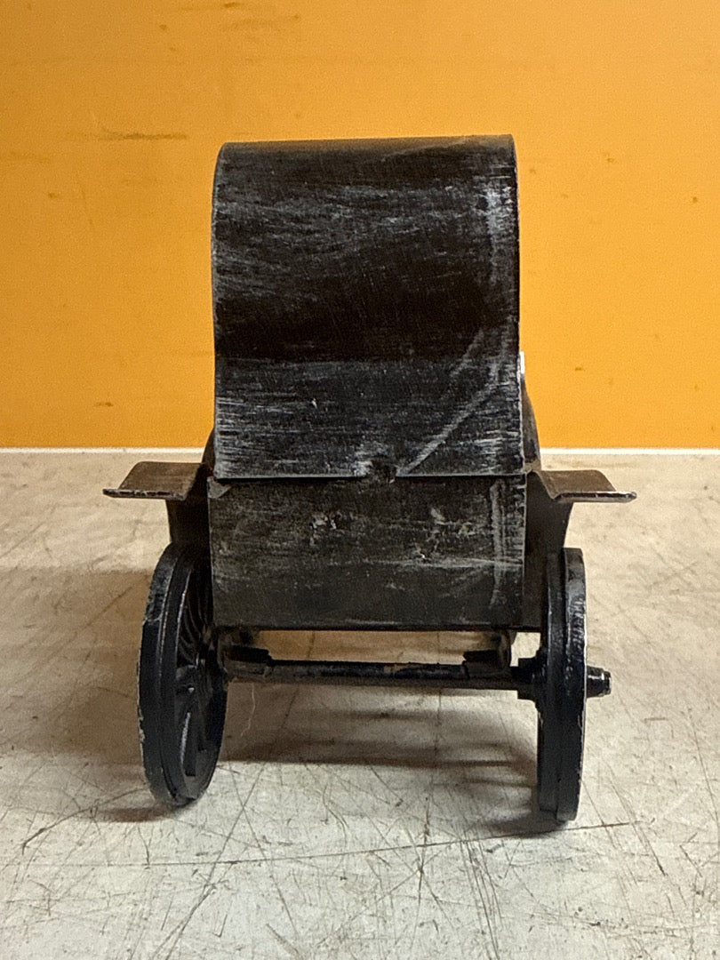 Sculpture décorative – Voiture ancienne en métal