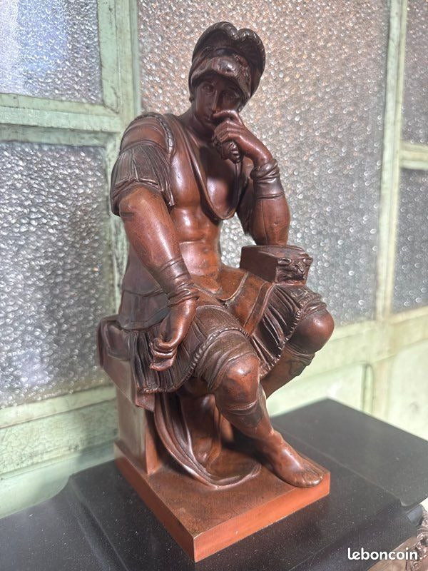 Pendule de cheminée – Marbre noir – Décoration – Statue guerrier