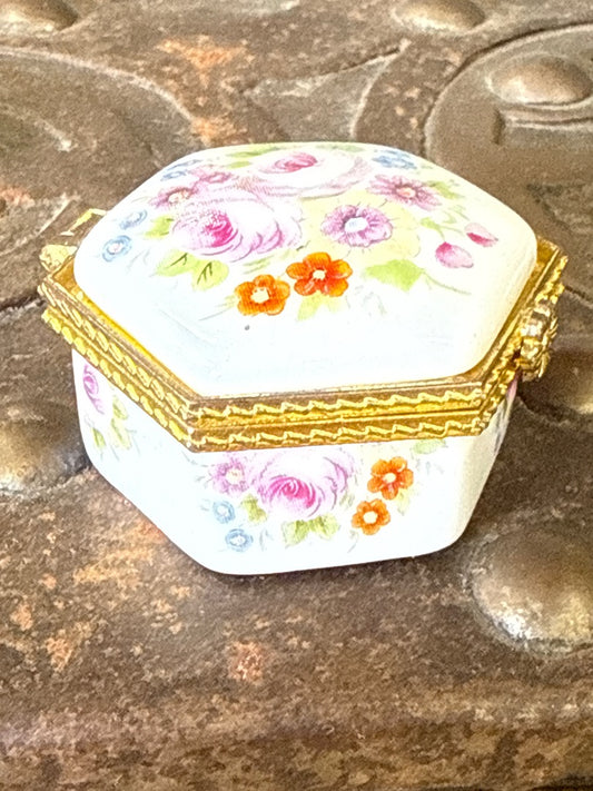 Boîte en porcelaine – Vintage – Décoration – Décor floral