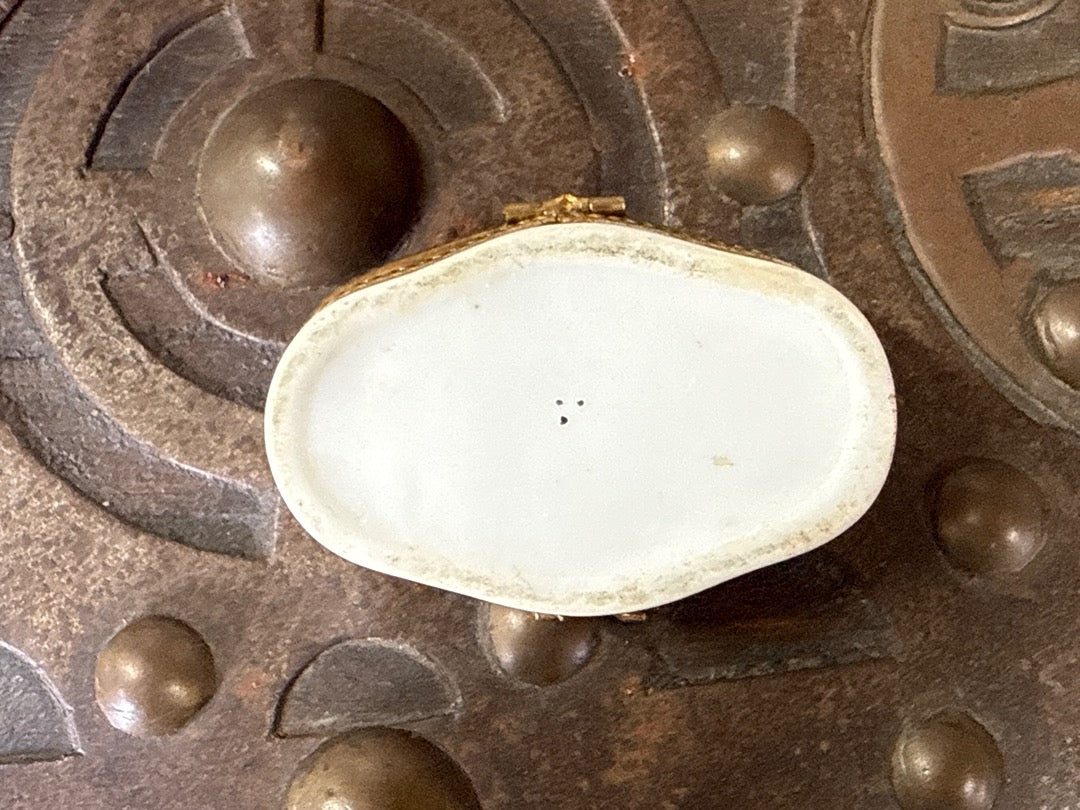 Boîte en porcelaine – Limoges – Ornement – Symboles maçonniques