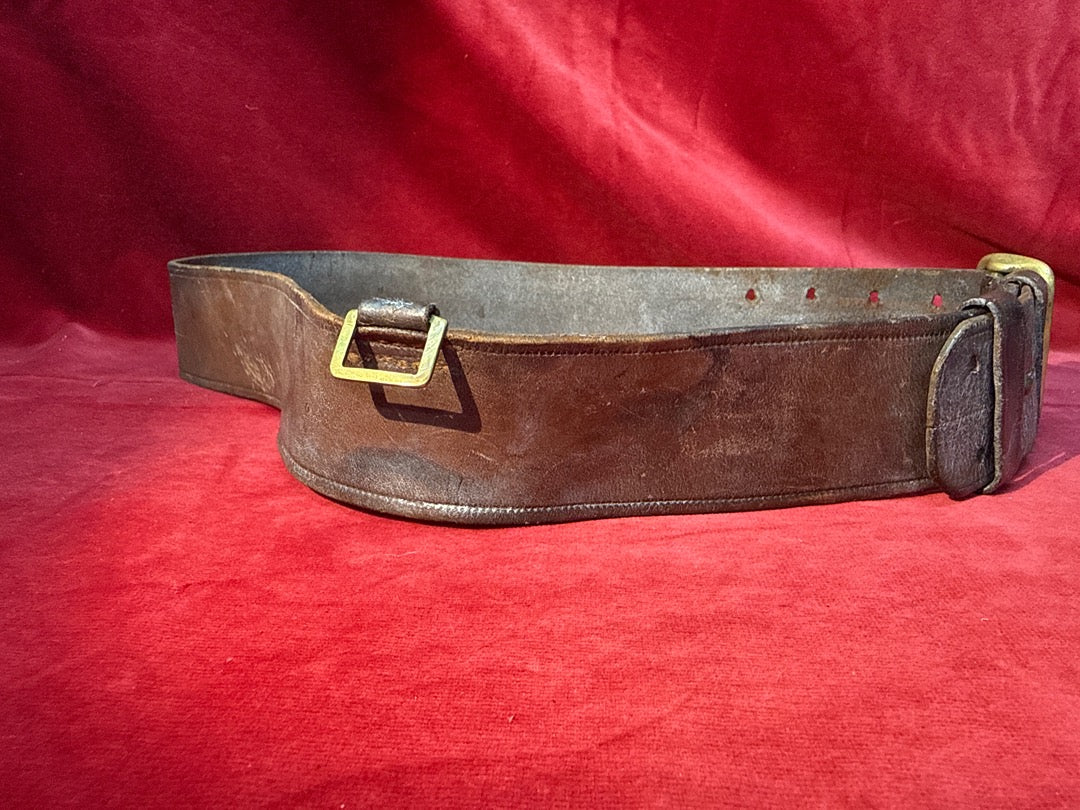 Ceinture militaire ancienne en cuir marron boucle laiton