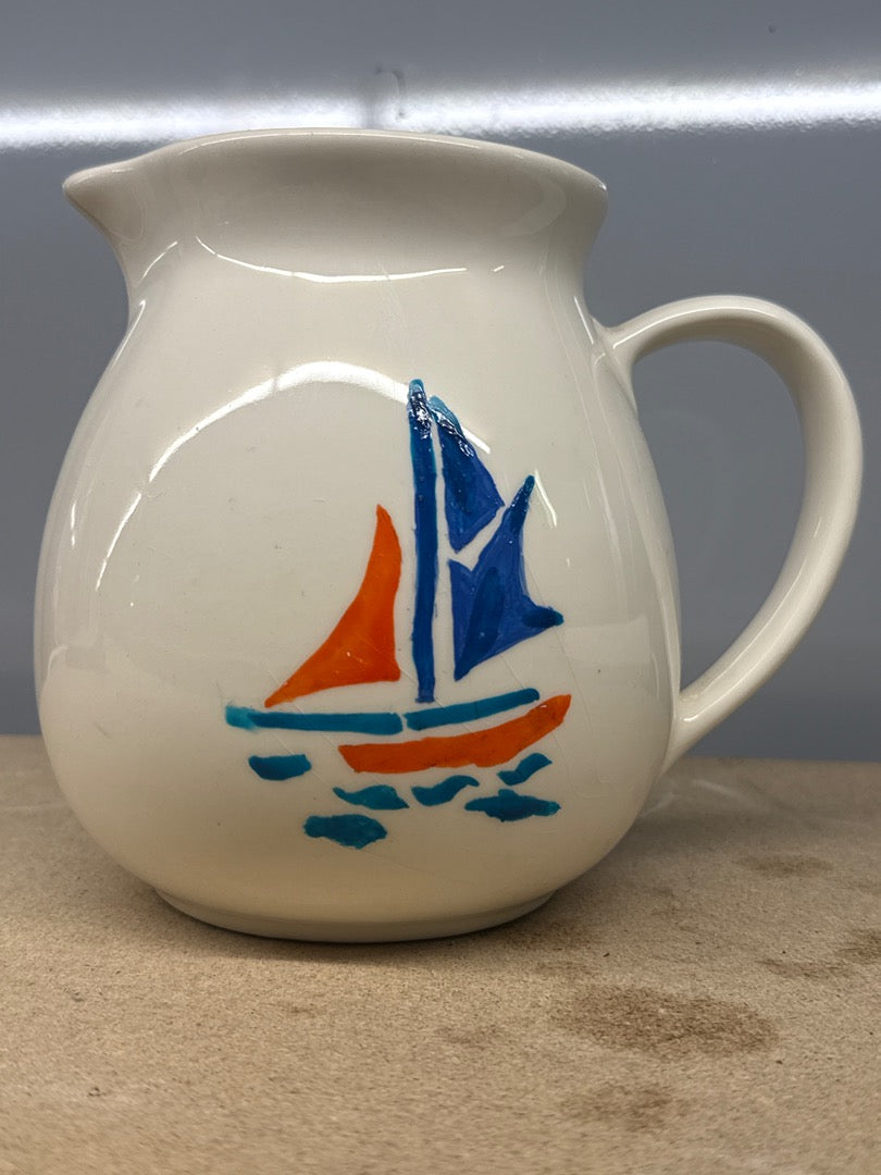Pichet en céramique – Vaisselle – Motif bateau voile