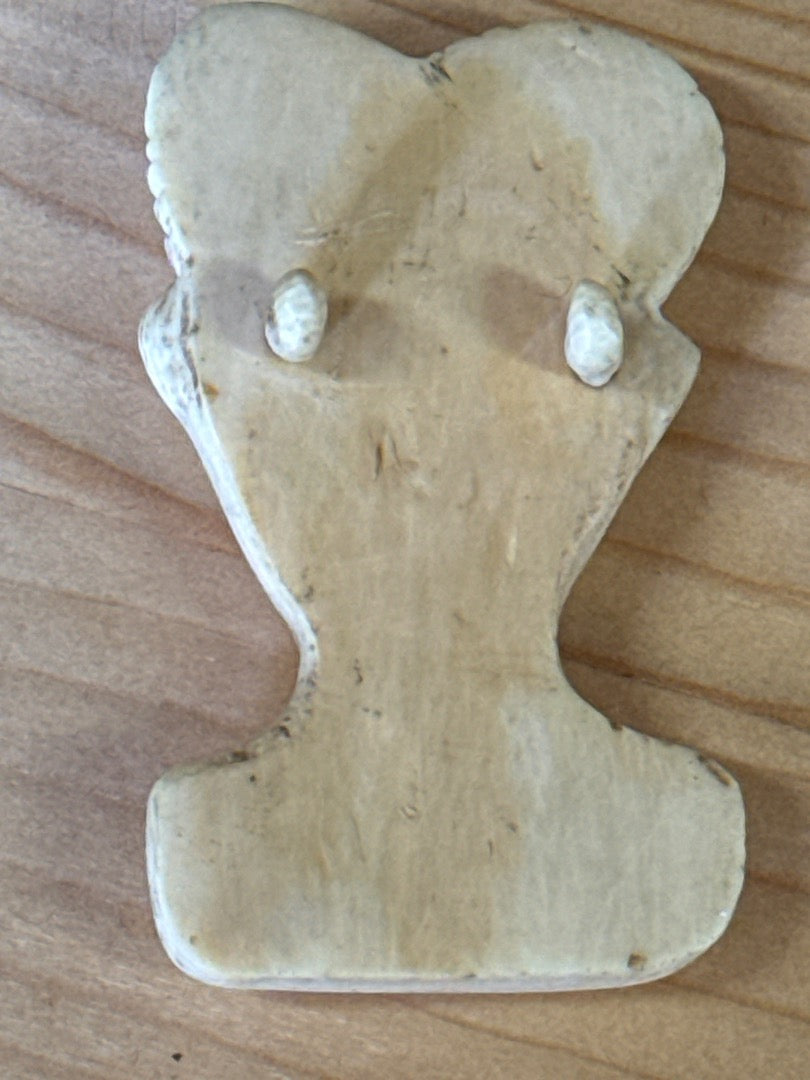 Pendentif buste – Artisanal – Bijoux – Os sculpté