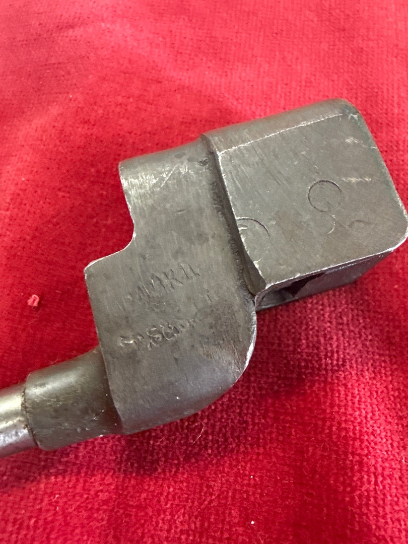 Baïonnette vintage – Arme ancienne avec fourreau