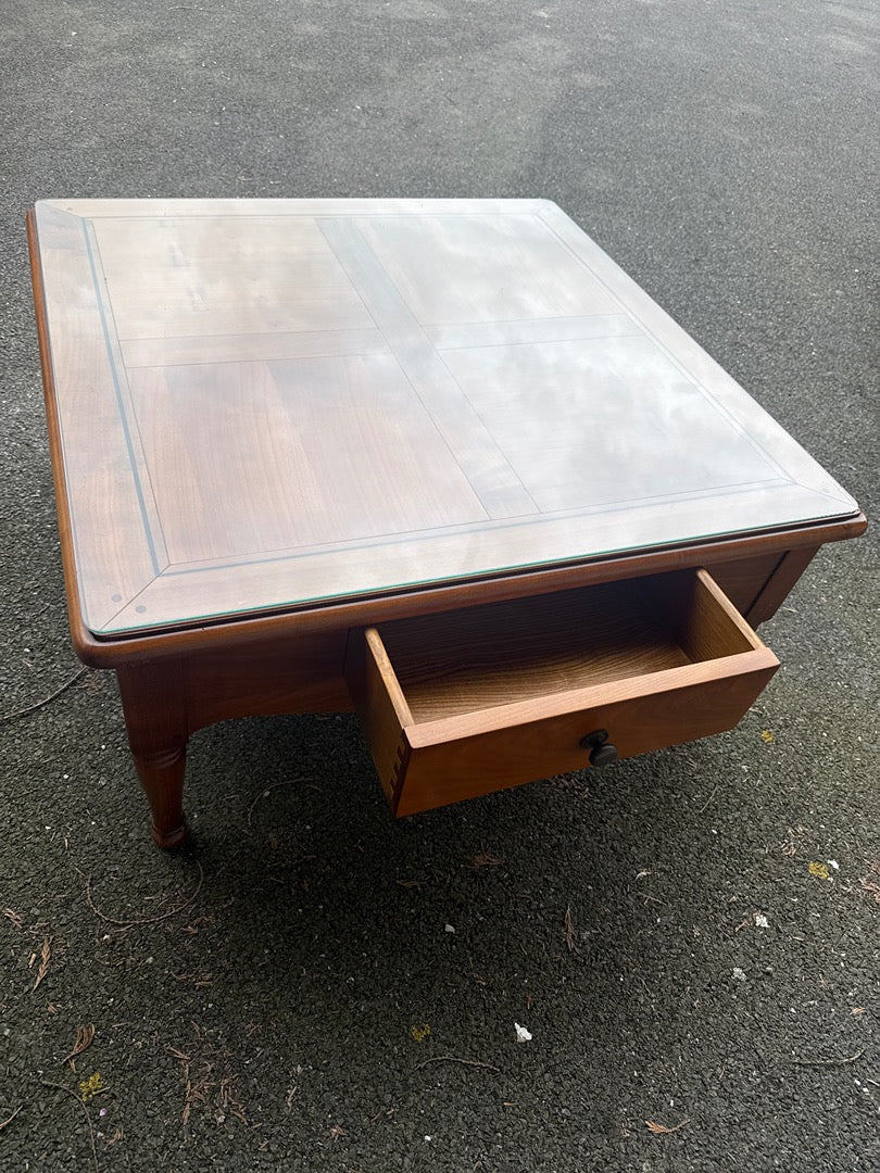 Table basse bois massif – Vintage – Mobilier – Style Louis Philippe