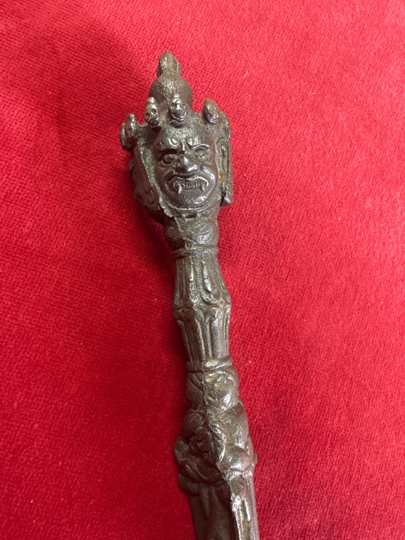 Objet décoratif – Phurba rituel en métal