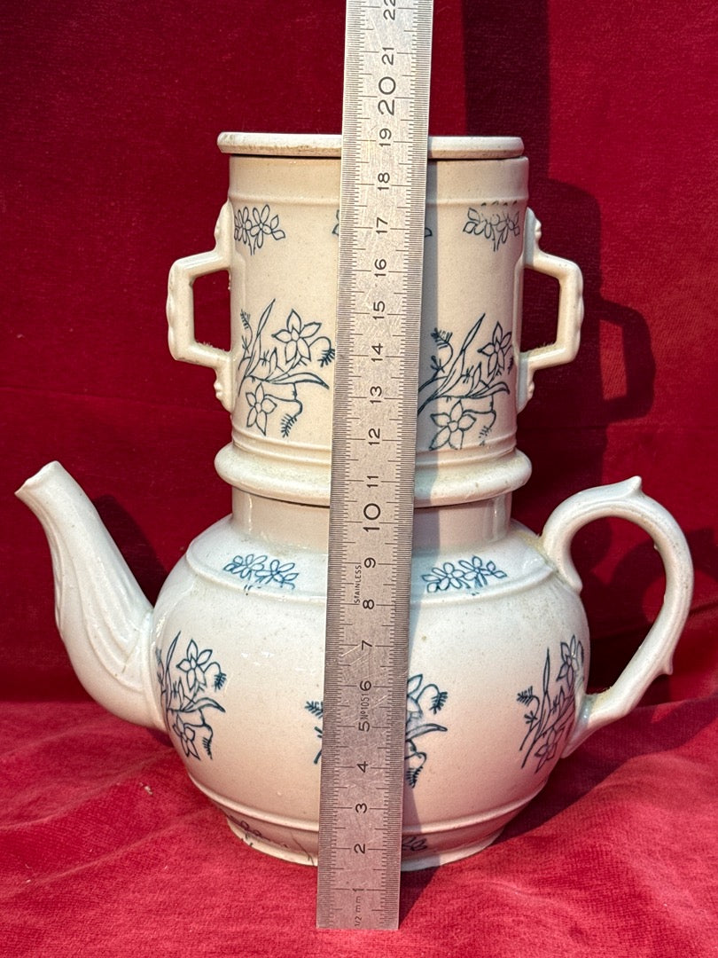 Ancienne cafetiere filtre en ceramique decors bleus