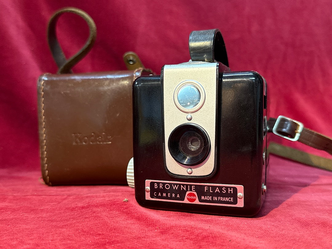 Appareil photo Brownie Flash Kodak vintage avec étui
