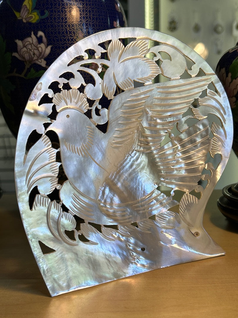 Ornement oiseau nacre sculptée - 15x12cm - Blanc - 150g - Très bon état