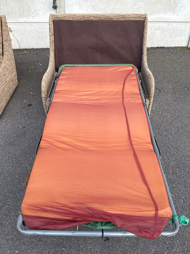 Fauteuils convertibles vintage – Tissu beige et marron