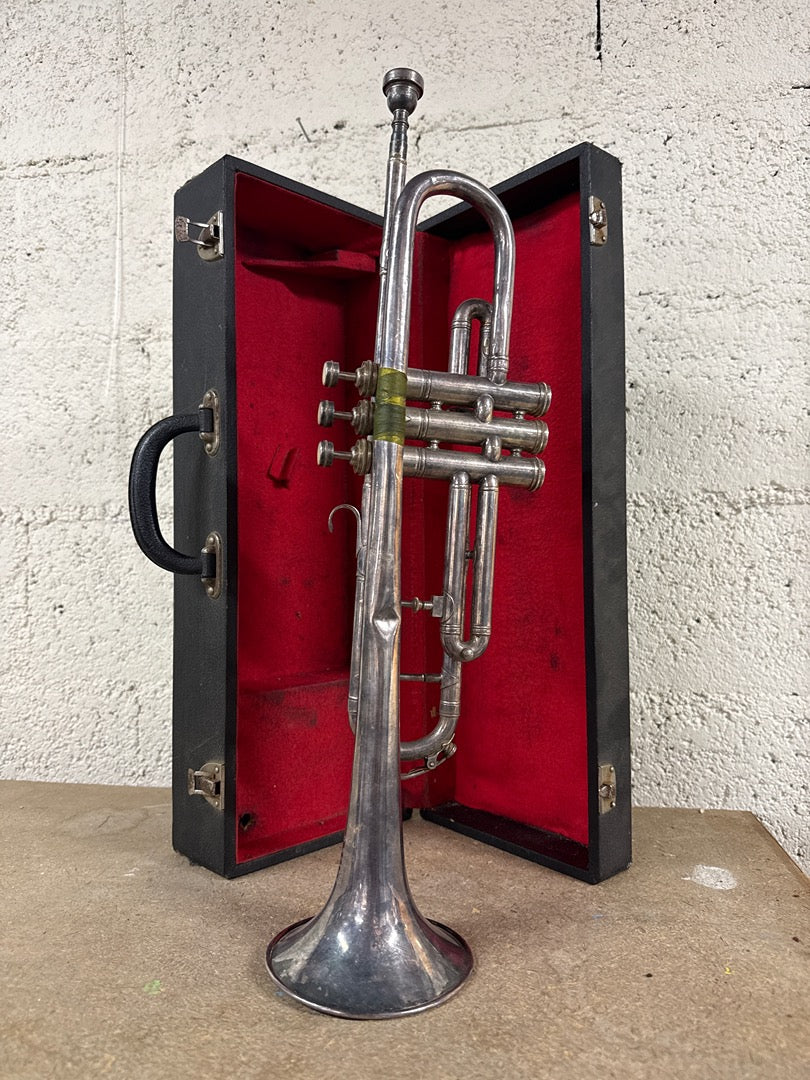 Trompette Couesnon – Ancien modèle argenté avec étui