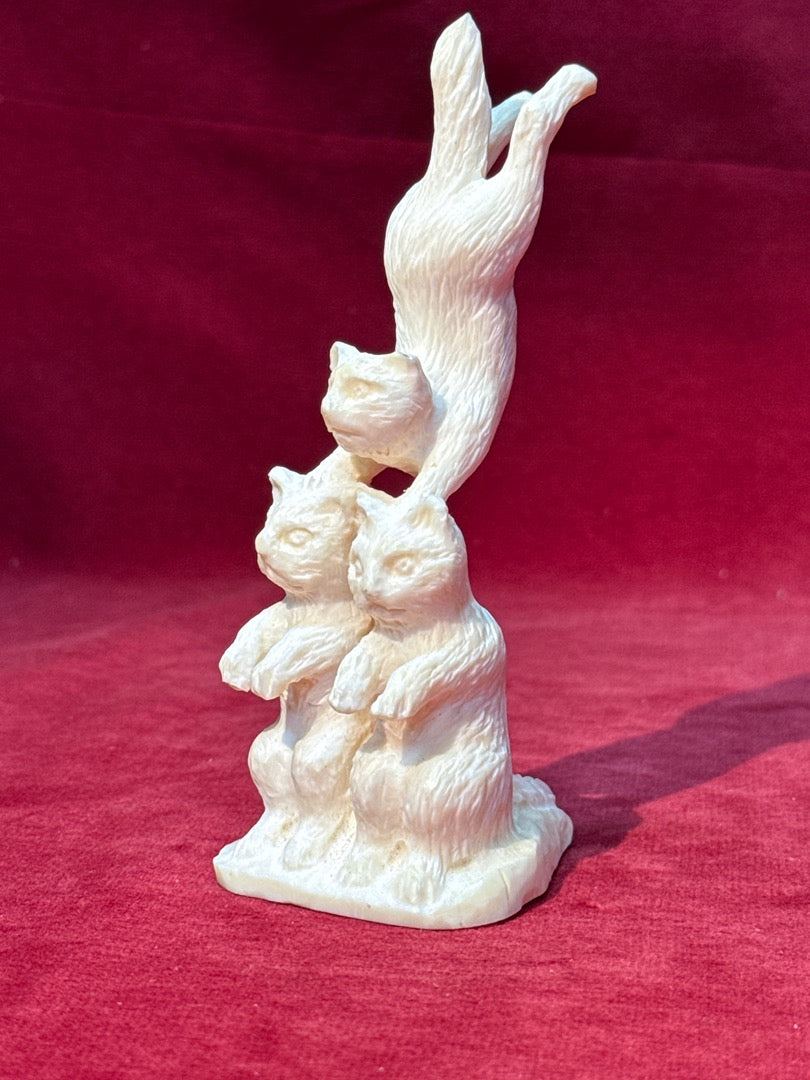 Figurine sculpture Os chats empâtes signée Lechat