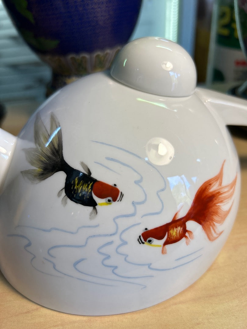 Théière Maycan et 2 tasses porcelaine poissons