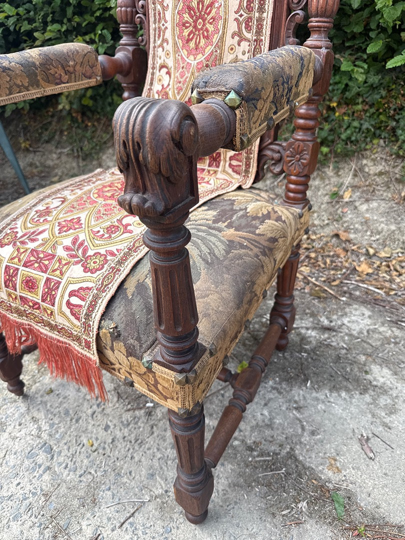 Fauteuil Haute Époque – Mobilier – Bois Sculpté Tapisserie
