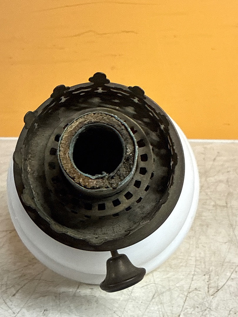 Lampe à pétrole vintage – En verre et laiton