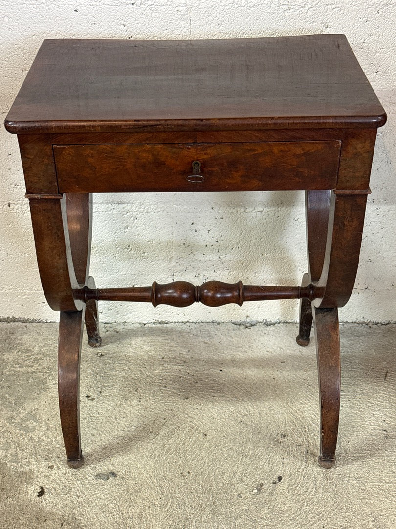 Petite table de chevet Empire en acajou