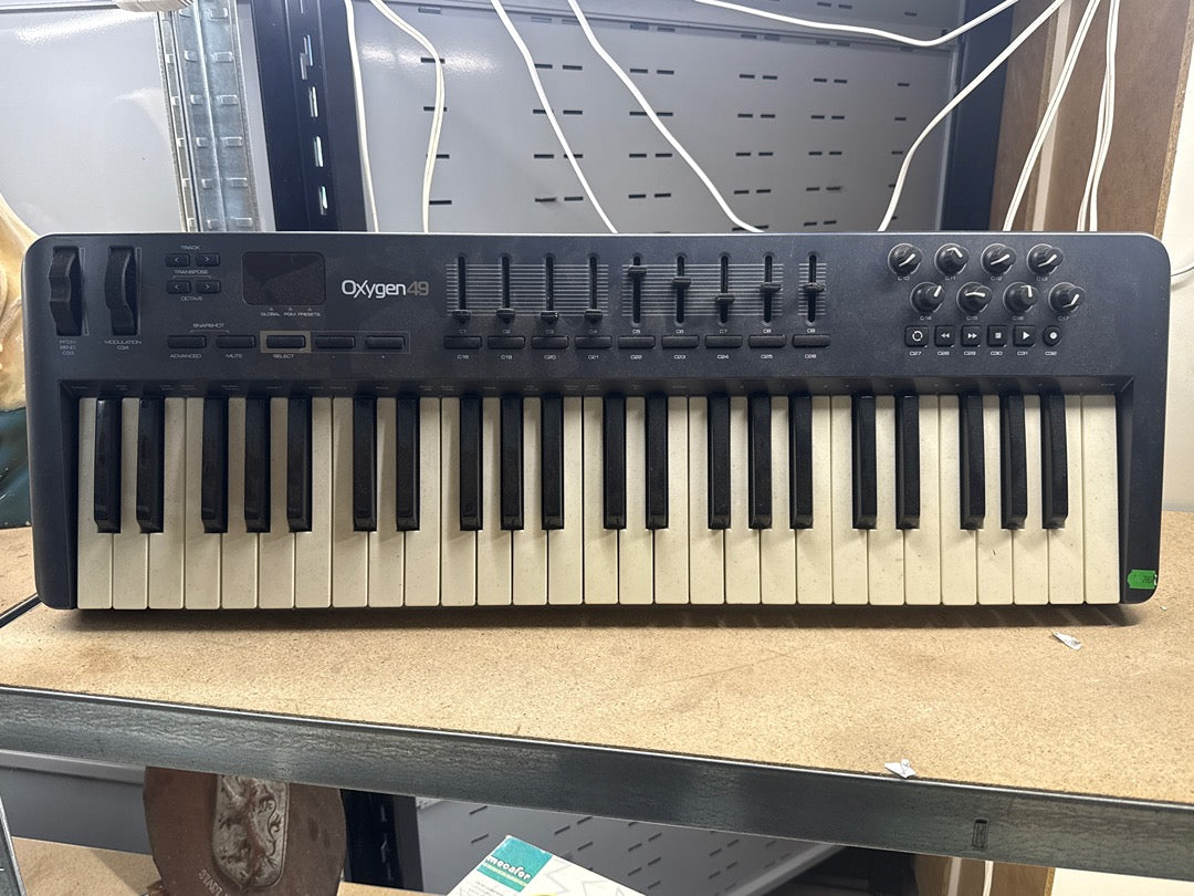 Clavier maître – M-audio Oxygen 49 3rd gen – Instruments de musique – Contrôleur Midi gris