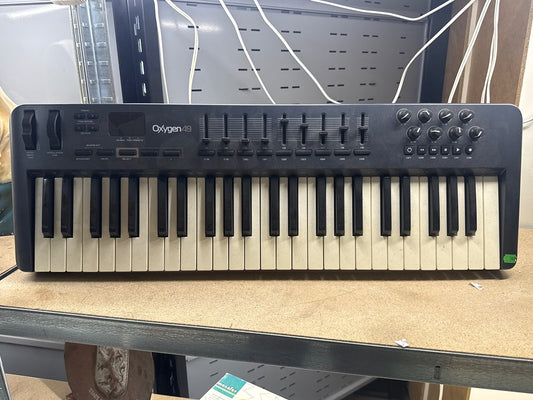 Clavier maître – M-audio Oxygen 49 3rd gen – Instruments de musique – Contrôleur Midi gris