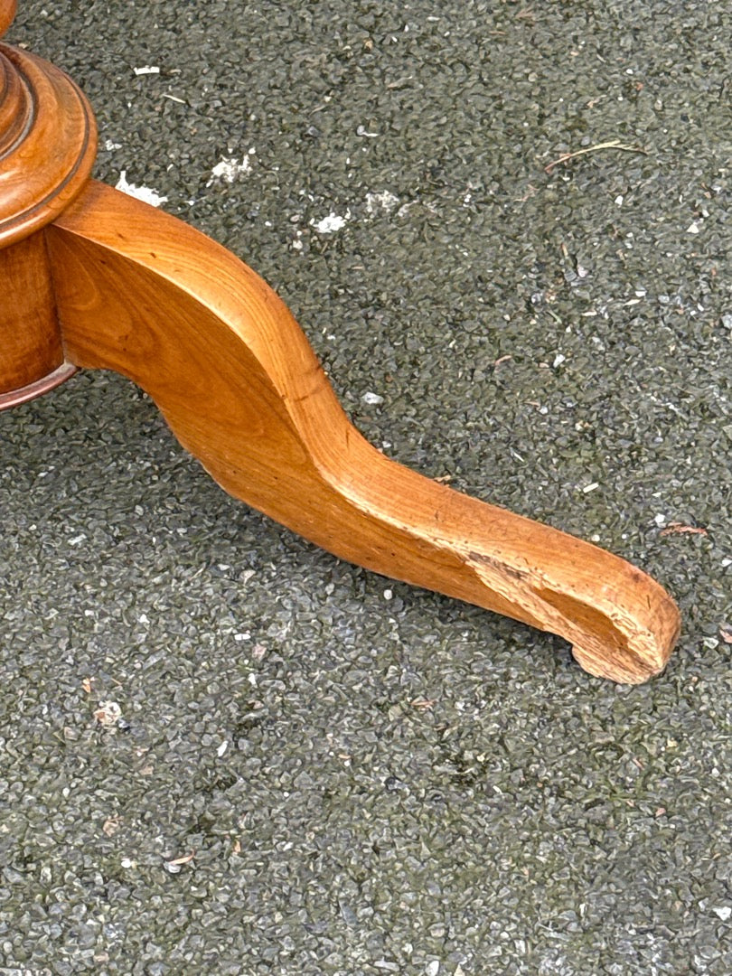 Guéridon – Vintage – Ornement – Bois massif pied central