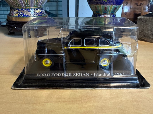 Voiture miniature – Ford Fordor Sedan 1947 – Taxi Dolmus Istanbul noir