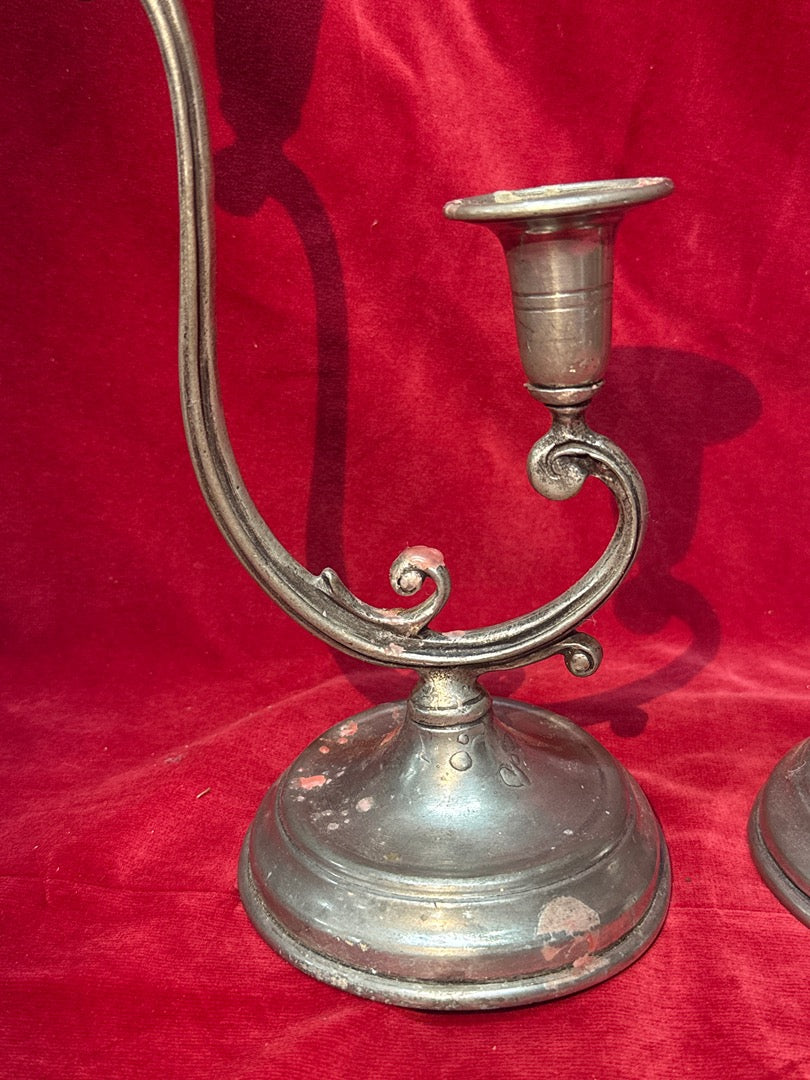 Paire de bougeoirs anciens en étain