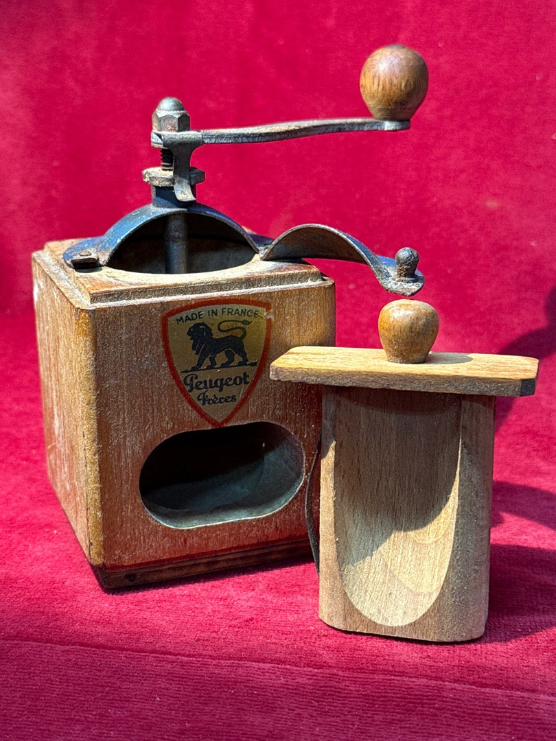 Ancien moulin à poivre Peugeot Frères bois et métal
