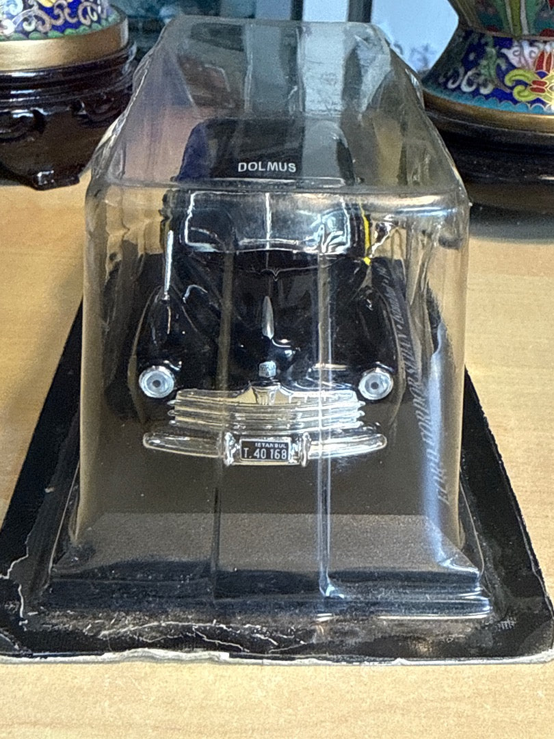 Voiture miniature – Ford Fordor Sedan 1947 – Taxi Dolmus Istanbul noir