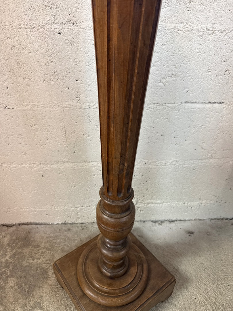 Guéridon – Colonne piédestal en bois et marbre