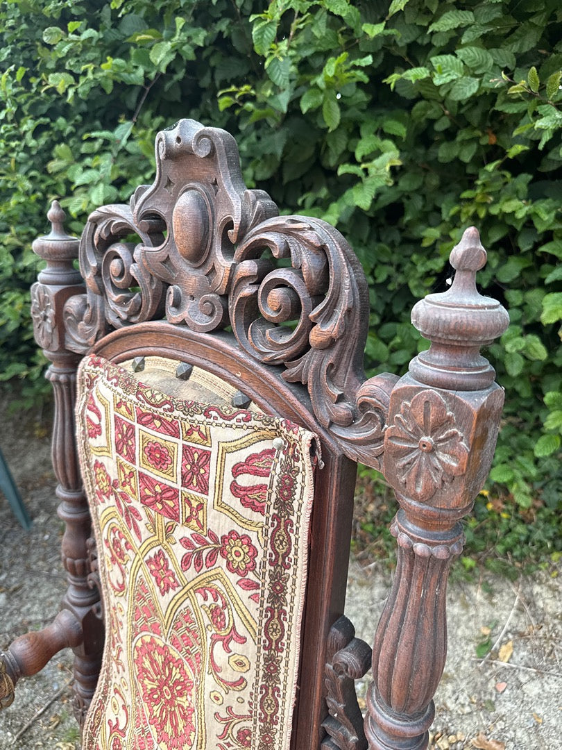 Fauteuil Haute Époque – Mobilier – Bois Sculpté Tapisserie