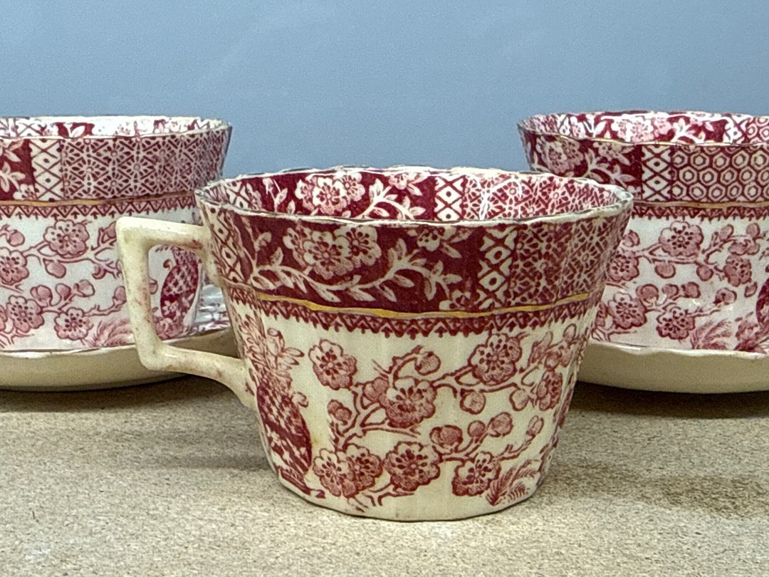 Lot De Tasses Et Soucoupes Staffordshire Vintage Bordeaux