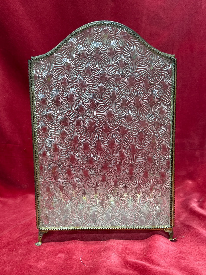 Petite vitrine reliquaire en laiton et verre biseauté
