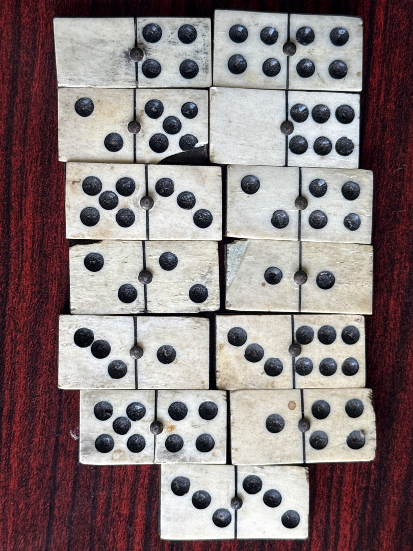 Dominos anciens en os et bois – Jeu de société