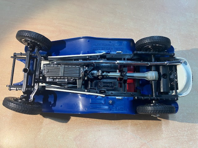 Voiture Collection Alfa Romeo 2300 Spider 1/18 Burago