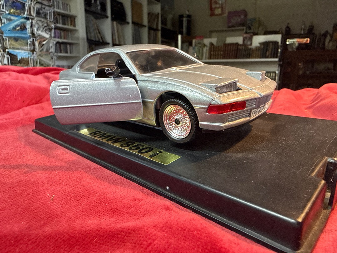 Voiture miniature – Schabak Bmw 850i – Collection – Gris argenté