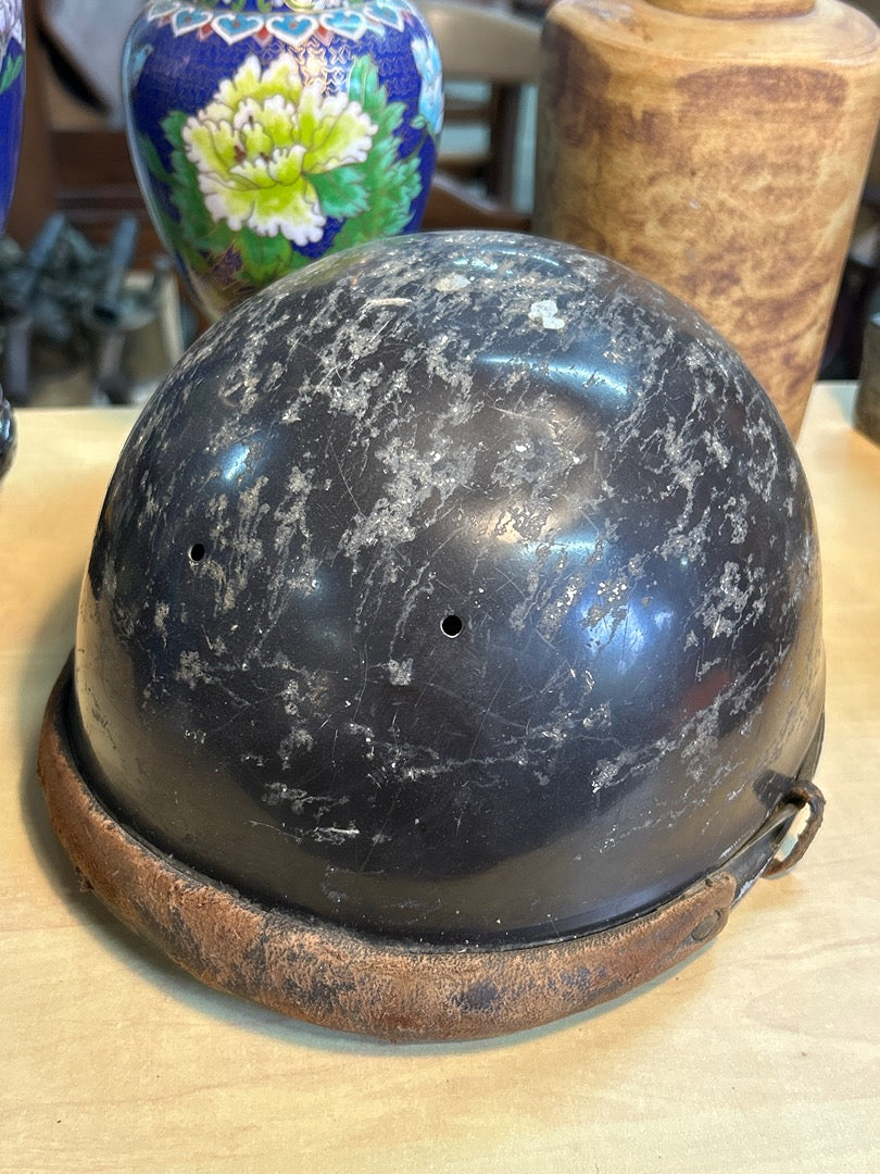 Casque de moto vintage en acier noir – Ancien modèle