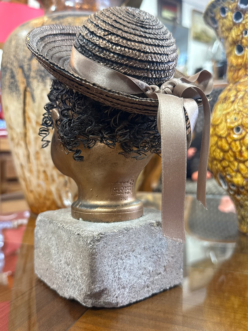 Buste de poupée – Glorex – Ornement – Peinture Bronze sur socle pierre