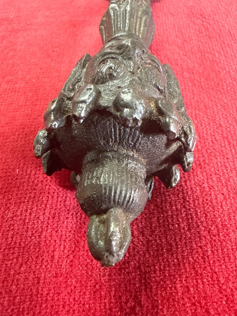 Objet décoratif – Phurba rituel en métal