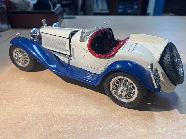 Voiture Collection Alfa Romeo 2300 Spider 1/18 Burago