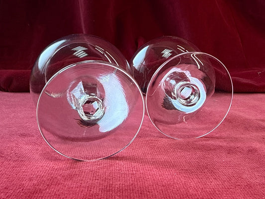 Lot de 2 verres à cognac dépareillés en verre transparent
