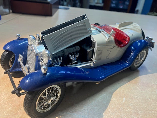 Voiture Collection Alfa Romeo 2300 Spider 1/18 Burago