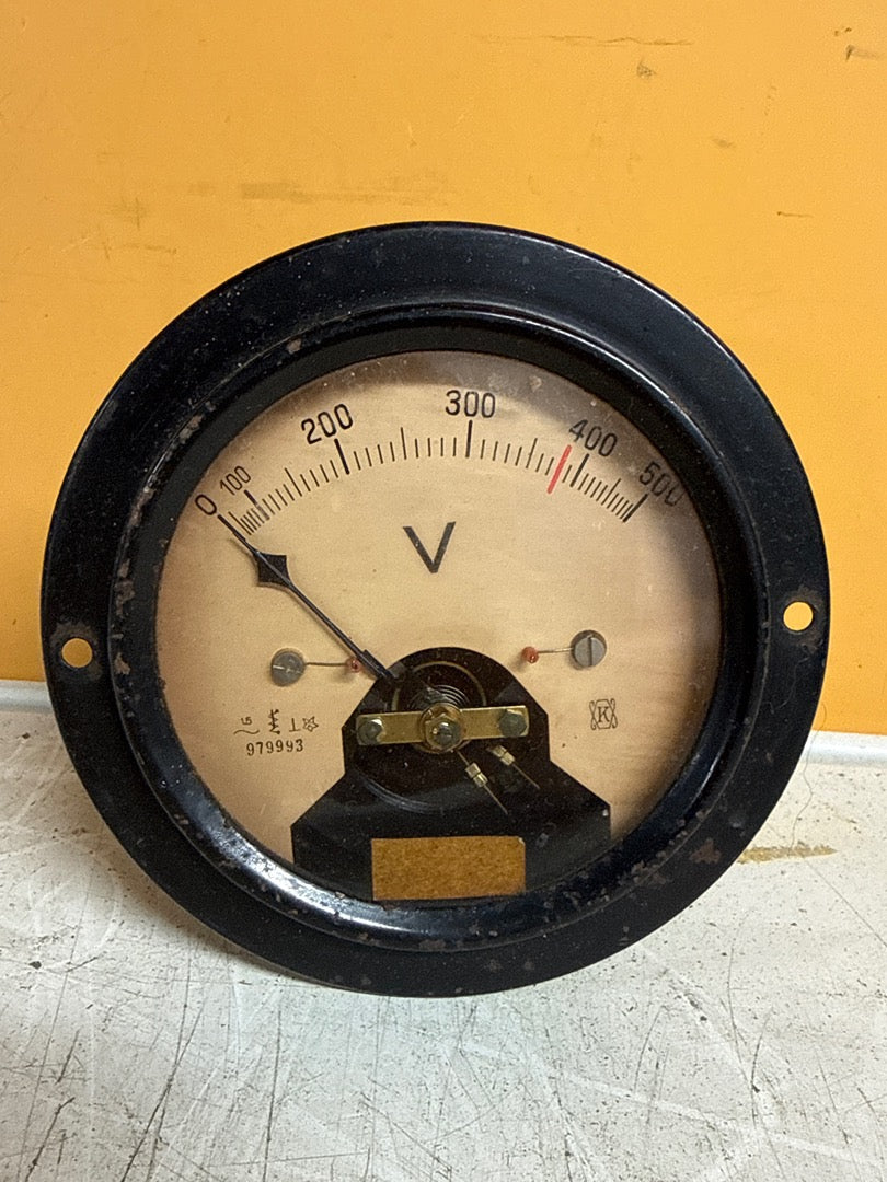 Voltmètre analogique ancien – Cadran rond vintage