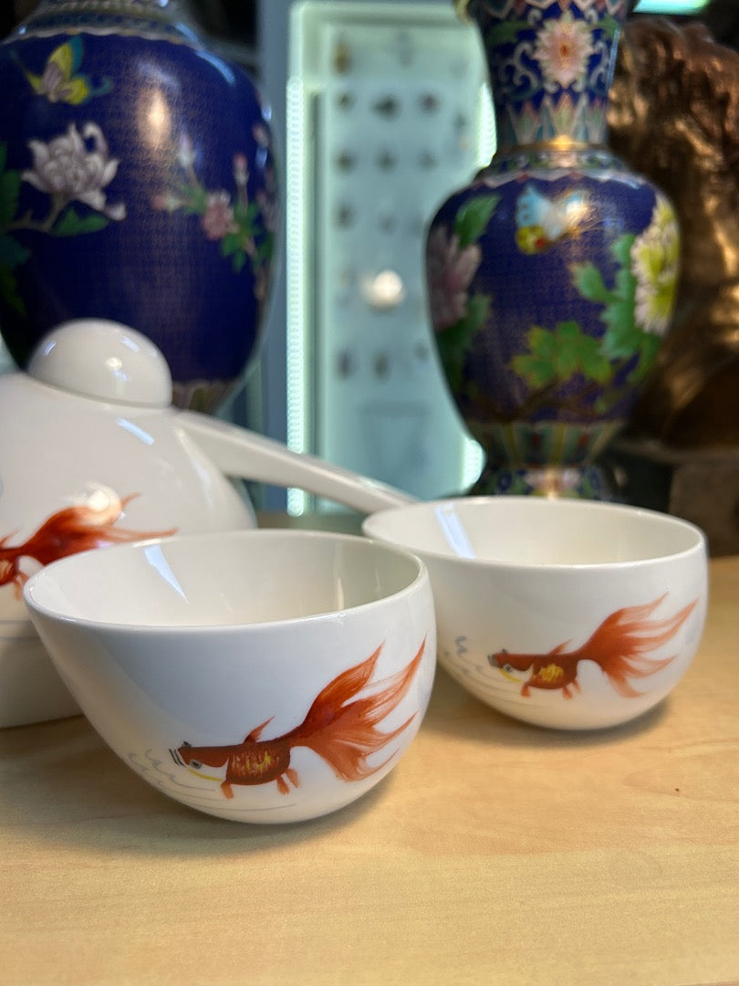 Théière Maycan et 2 tasses porcelaine poissons