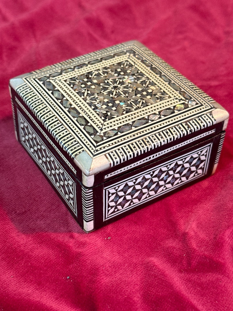 Boîte à bijoux – Y.h. – Décoration – Marqueterie nacre