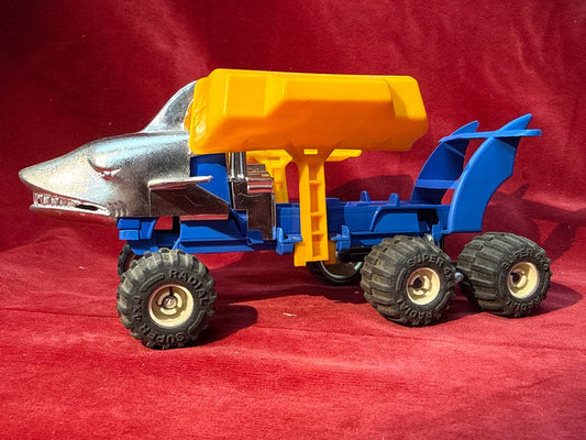 Camion jouet requin Motorame vintage